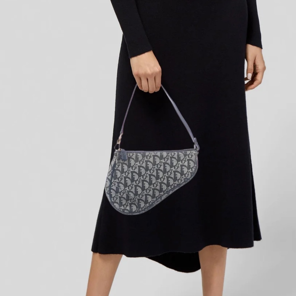 CHRISTIAN DIOR
Vintage Diorissimo Saddle Pochette
